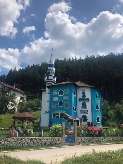 Джамия Черна Места