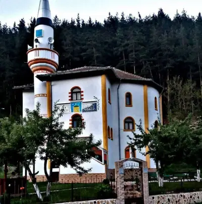 Джамия Черна Места