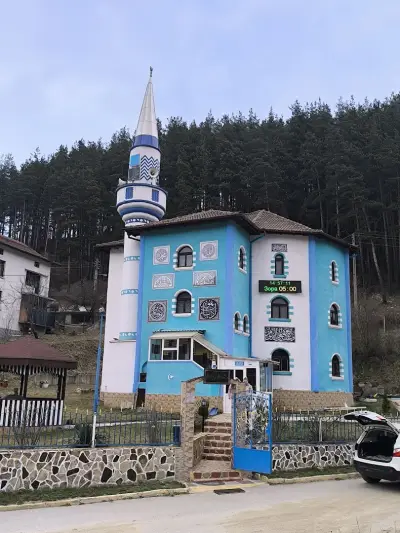 Джамия Черна Места