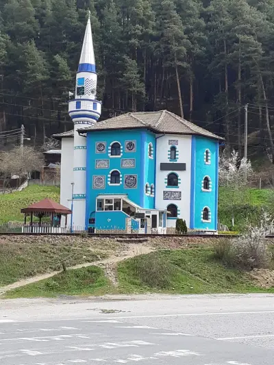 Джамия Черна Места