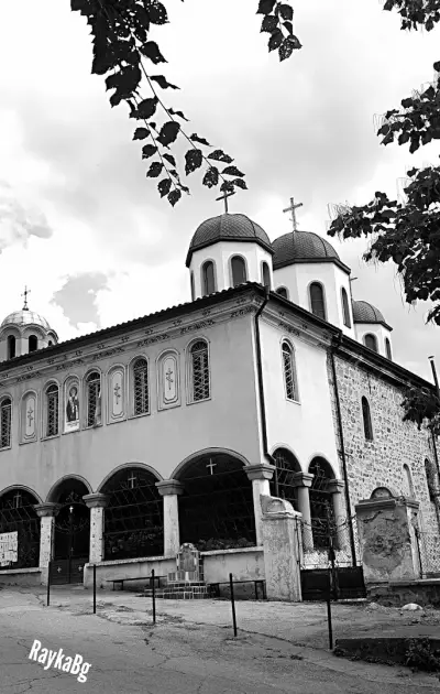 Храм „Свети Николай Мириклийски Чудотворец“