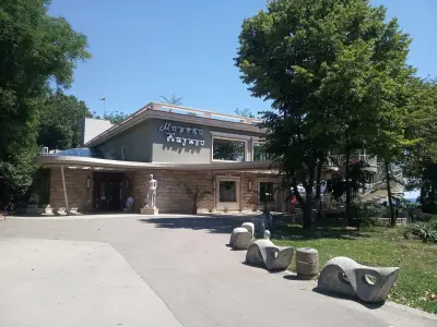 Централен вход Морска градина