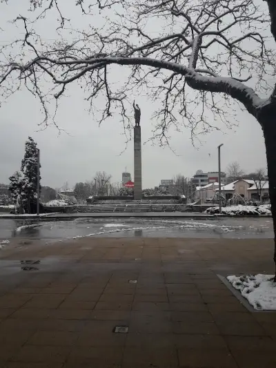 Паметник на Альоша