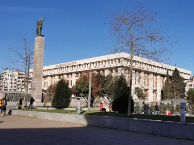 Паметник на Альоша