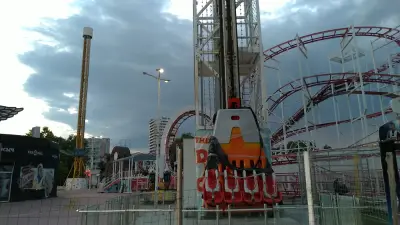 Парк аттракционов