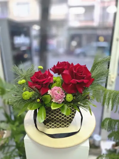 Магазин за цветя Lovely Flowers