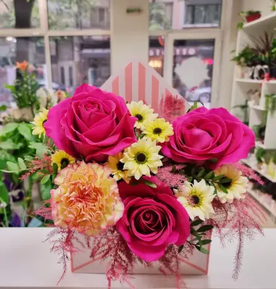 Магазин за цветя Lovely Flowers