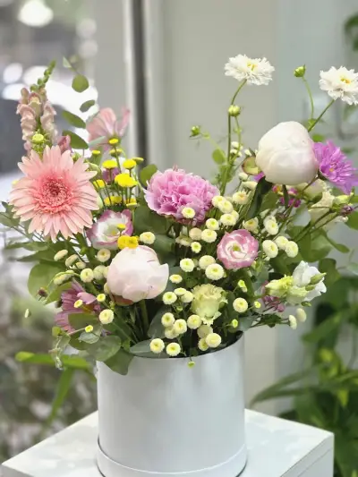 Магазин за цветя Lovely Flowers