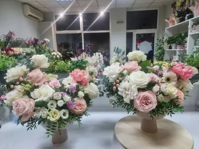 Магазин за цветя Lovely Flowers