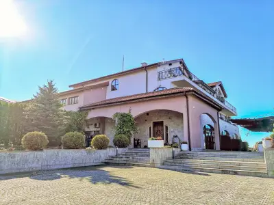 Zaara Estate Winery