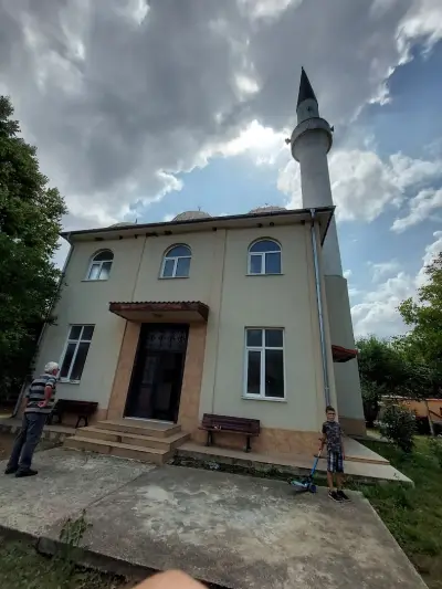 Джамия Лопушна
