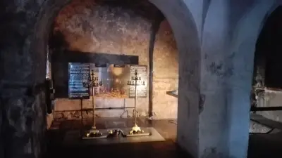 Паметници, облицовки, плотове, первази, стъпала и др.