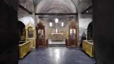 Паметници, облицовки, плотове, первази, стъпала и др.