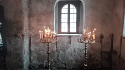 Паметници, облицовки, плотове, первази, стъпала и др.
