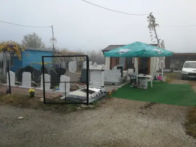 Вили 84, надгробни паметници