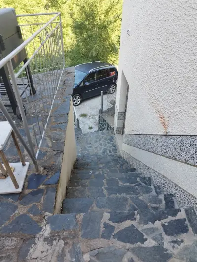 Къща за гости,, Приятели “