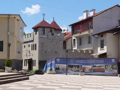 Център Долна баня