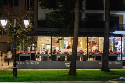 Second Twins bar & dinner