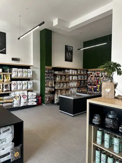 Different Pet Shop and Grooming/ Различният зоомагазин и груминг