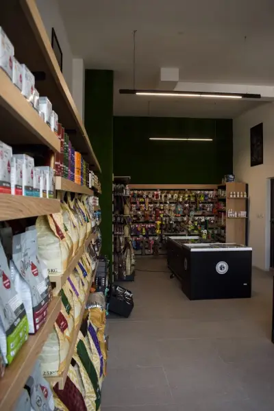 Different Pet Shop and Grooming/ Различният зоомагазин и груминг