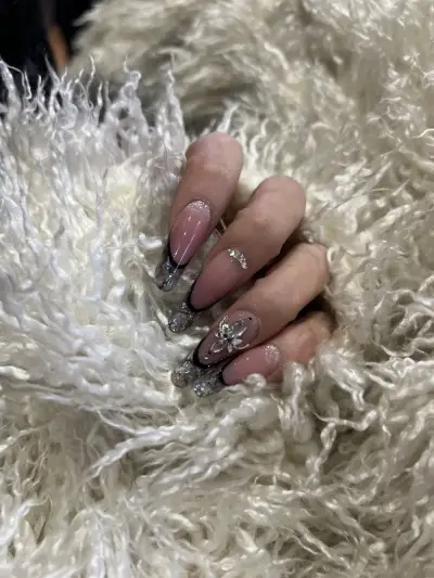 Studio Nora art nails