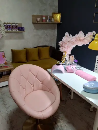 Glamur Beauty bar - Студио за маникюр, педикюр, кола-маска и фризьор