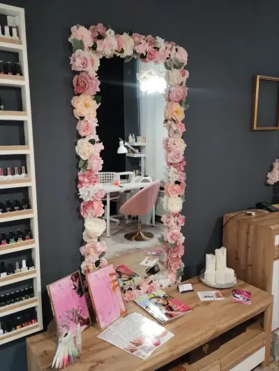 Glamur Beauty bar - Студио за маникюр, педикюр, кола-маска и фризьор