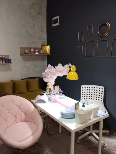 Glamur Beauty bar - Студио за маникюр, педикюр, кола-маска и фризьор