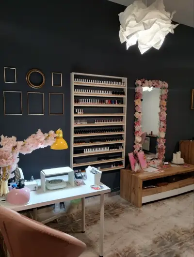 Glamur Beauty bar - Студио за маникюр, педикюр, кола-маска и фризьор