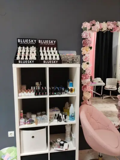 Glamur Beauty bar - Студио за маникюр, педикюр, кола-маска и фризьор