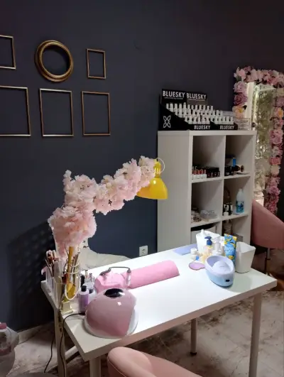 Glamur Beauty bar - Студио за маникюр, педикюр, кола-маска и фризьор
