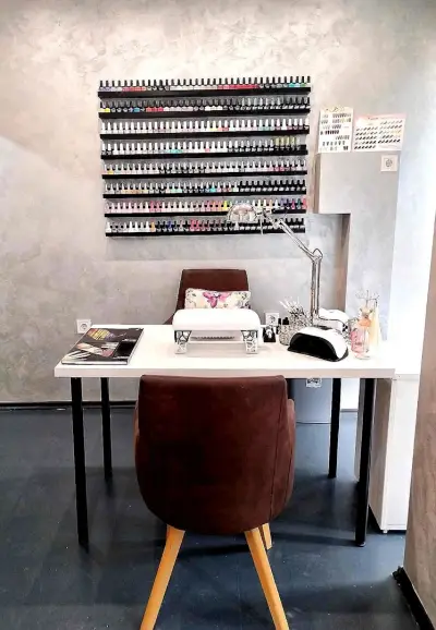 Iguana Nail Studio