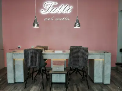 Tutti art nails