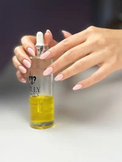 Lilly Nails