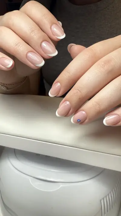 Lilly Nails