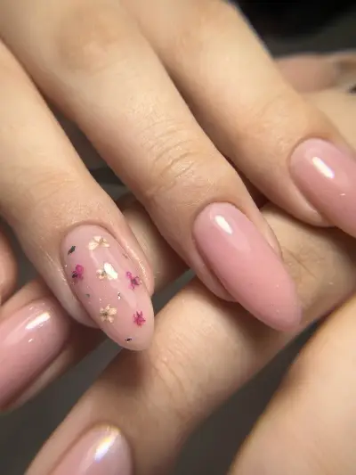 Royal nails and beauty
