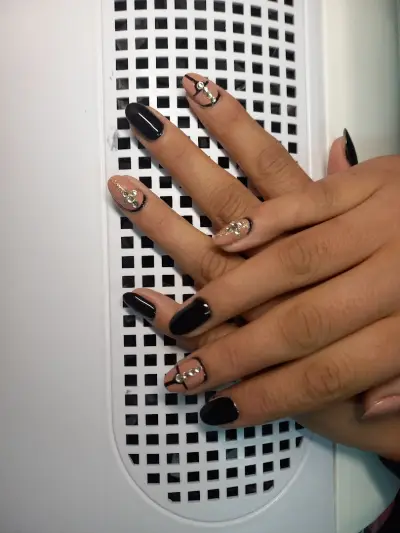 Neli nails