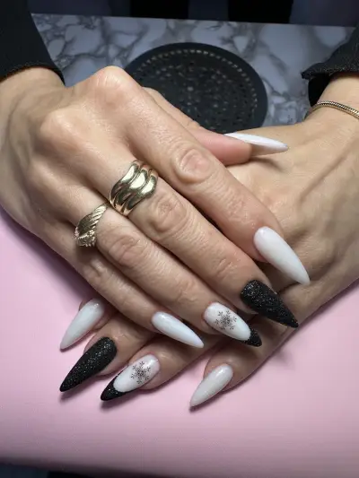 PM Nails Studio - Салон за маникюр