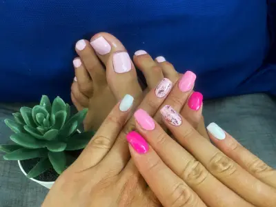 Kosara Nails салон за маникюр и педикюр Перник