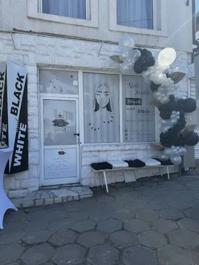 Black and white nail studio