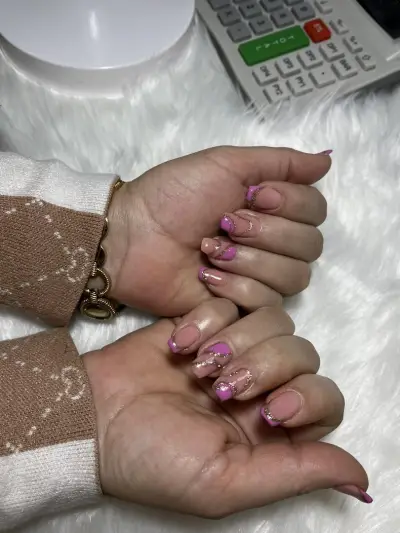 QUEEN NAILS Козметично студио