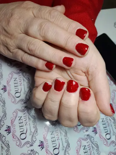 QUEEN NAILS Козметично студио
