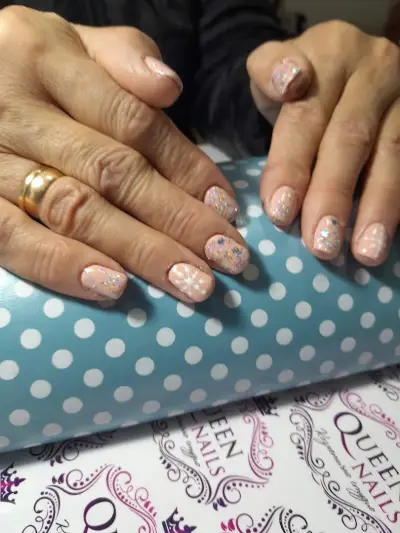 QUEEN NAILS Козметично студио