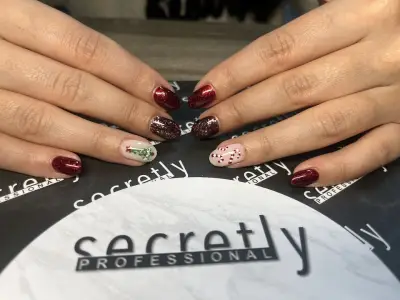 NAILS LOUNGE