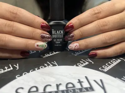 NAILS LOUNGE