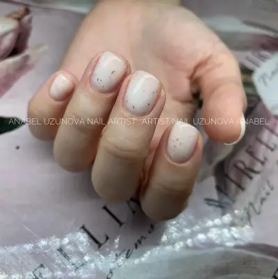 Anabel Uzunova Nail Artist
