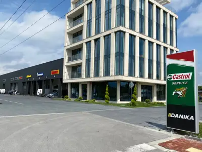 Castrol Service Danika 2002 LTD