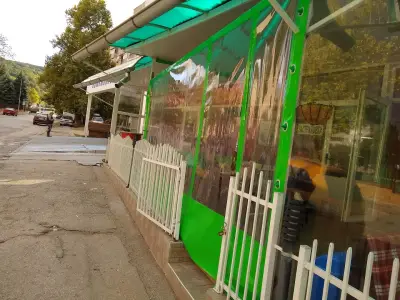 Кафе "Чадърите"