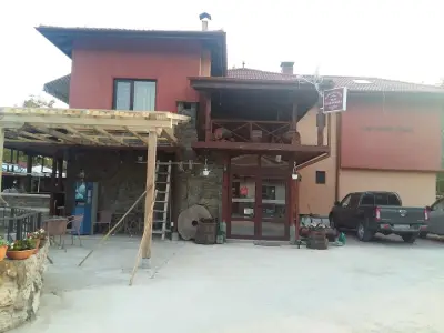 Къща за гости "Там край реката "