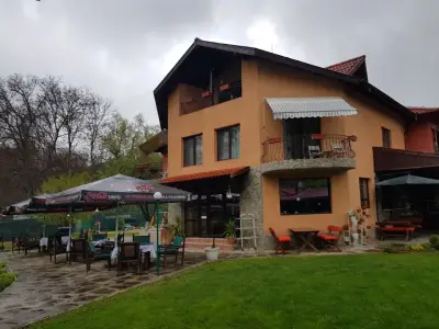 Къща за гости "Там край реката "